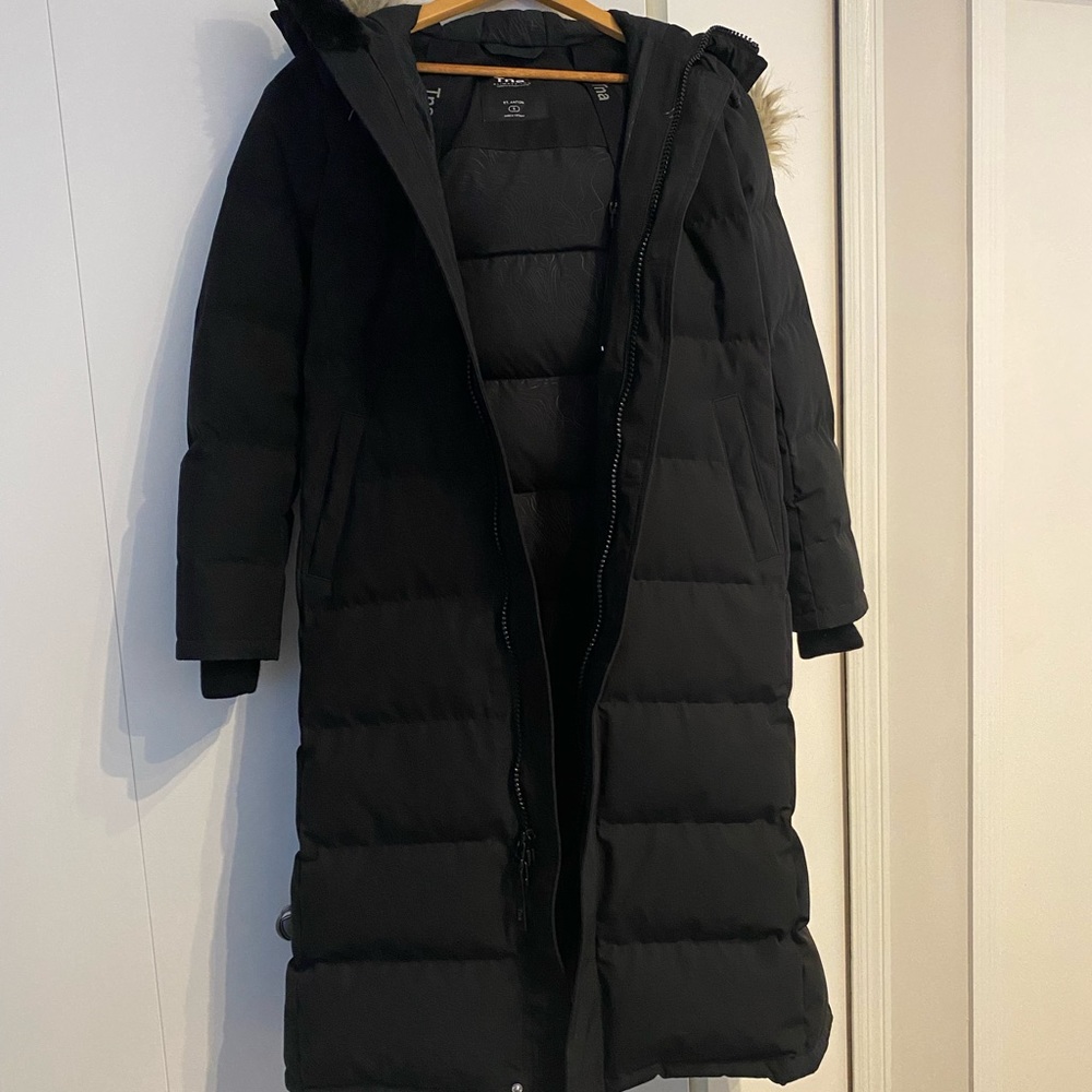 Aritzia Powder Parka - Long goose-down jacket
